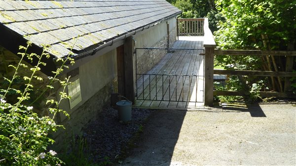 Y Granar Walkway and Balcony